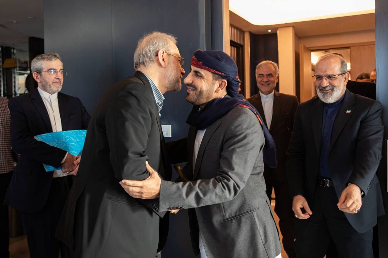 پوشه, آبی, دست, علی, باقری